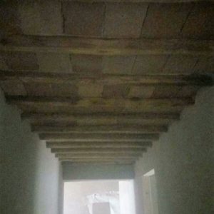 Sabbiatura soffitti in pietra e legno a Roma e Viterbo